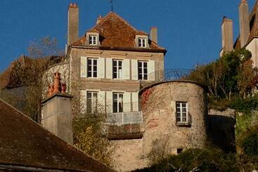 تختخواب و صبحانه La Maison Févret