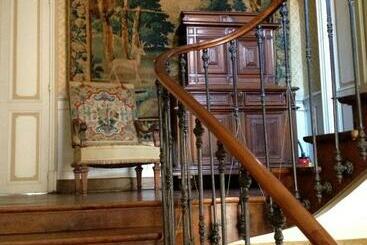 تختخواب و صبحانه La Maison Févret