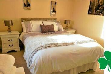 مبيت وإفطار Leabrook House