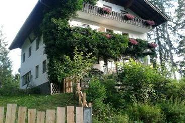 تختخواب و صبحانه Pension Adlerhorst