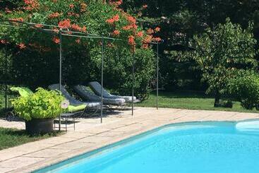 مبيت وإفطار Villa De Miha