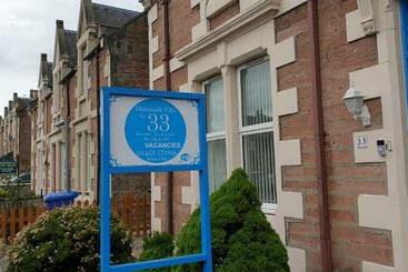 פנסיון Dunskaith Villa