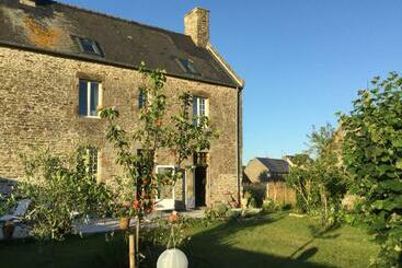 مبيت وإفطار L Ancien Presbytère D Ardevon