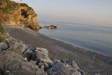 تختخواب و صبحانه Santa Maria
