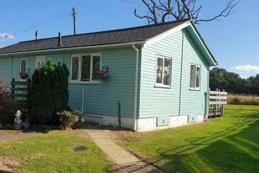 בית מלון כפרי The Cabin,kings Lane,weston