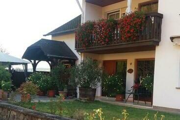 ペンション Gästehaus Weingut Michael Scholer