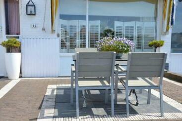 住宿加早餐  Pension  T Hofje 350 Meter Van Het Strand