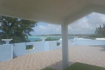 پانسیون Chez Johnny   Blue Bay