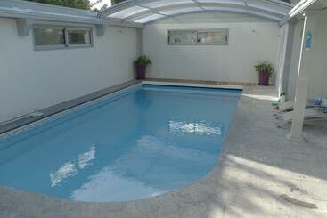 مبيت وإفطار Domaine De Meigne