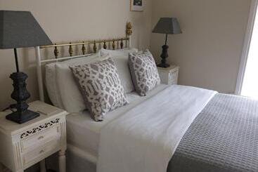 مبيت وإفطار Little Manor