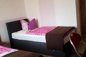 膳宿费 Mama Leone