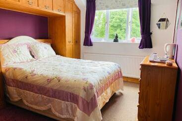 צימר Camelot Retreat   Tor View