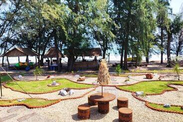 Bed and Breakfast Mumsa Beach Resort & Restaurant