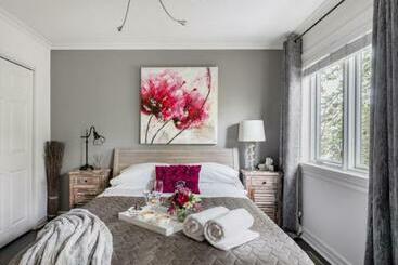 Пансион Downtown Luxury Victorian Retreat