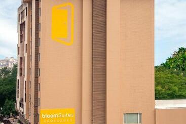 בית מלון כפרי Bloomsuites L Ahmedabad