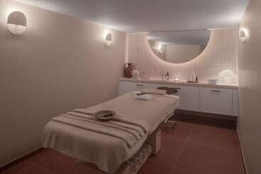 ホテル Doubletree By Hilton Lyon Eurexpo & Spa