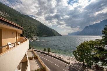 בית מלון כפרי Torbole Apart