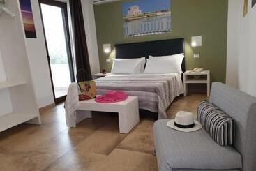 בית מלון כפרי Torre Guaceto Greenblu Resort