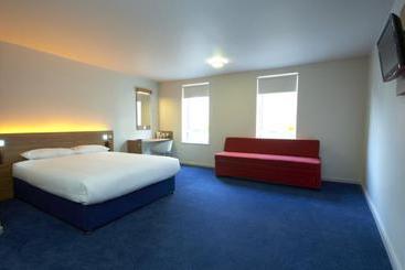 هتل Travelodge Horsham Central