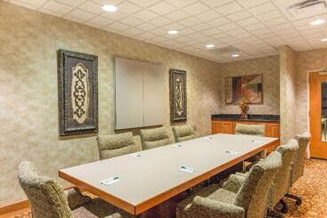 فندق Spark By Hilton Tupelo