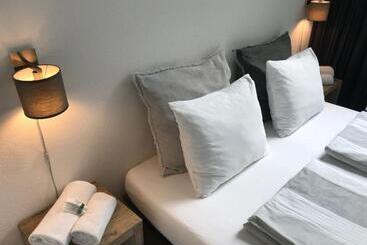 تختخواب و صبحانه Villa Yburg