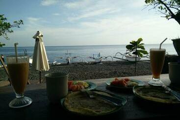 פנסיון Putra Lebah Amed Guest House