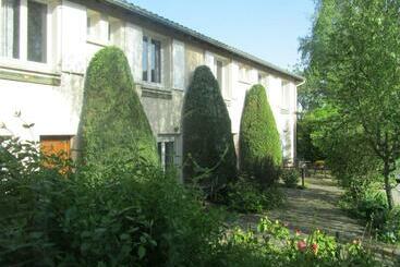 Отель Auberge De L Arzon