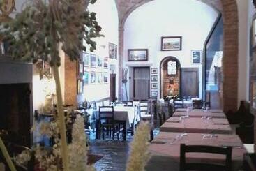 פנסיון Cisterna Nel Borgo