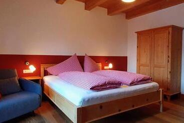 بنسيون Haus Petra