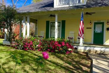 הוסטל Brooks House Suites