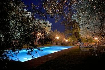 צימר Agriturismo La Cervaiola Piccola Dimora Di Campagna