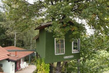 پانسیون Tree House Ramona & Fairytale Wooden House By Ljubljana