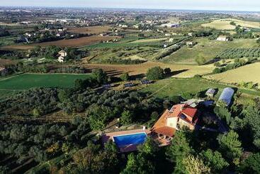 تختخواب و صبحانه Villa Dell  Artista   Villa Anna