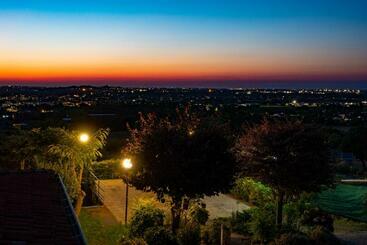 تختخواب و صبحانه Villa Dell  Artista   Villa Anna