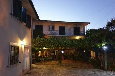 بنسيون Casa Dos Santos Alojamento   Guest House