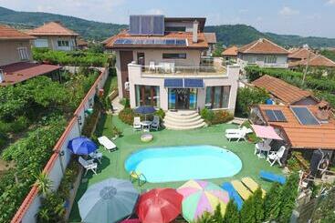 פנסיון Guest House Camellia