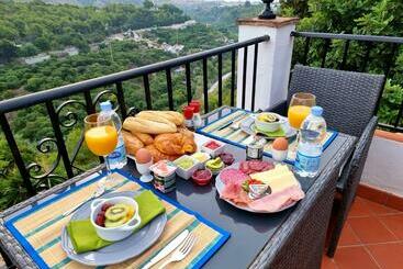 Villa Morera Bed & Breakfast