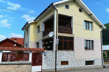 פנסיון Sunny House