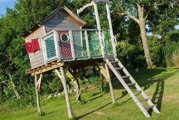 住宿加早餐  Chambres D Hôtes Kerioret Izella