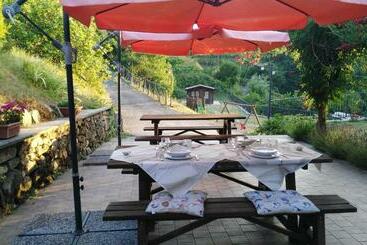 تختخواب و صبحانه Country House La Scortica