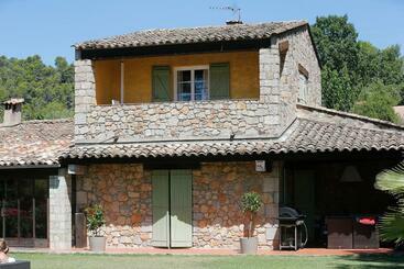 ベッドアンドブレックファースト Le Mas Du Péré