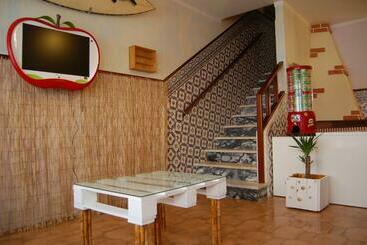 تختخواب و صبحانه Swordfish Eco House Peniche