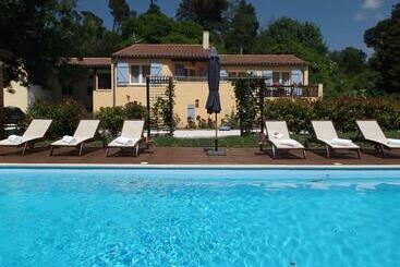 住宿加早餐  The Coach House