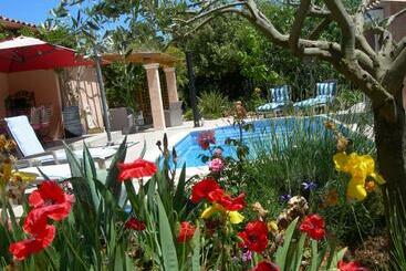 Пансион B&b Villa Les Tamaris