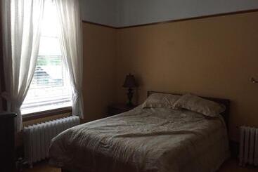 Общежитие Le Petit Château Montebello B&b