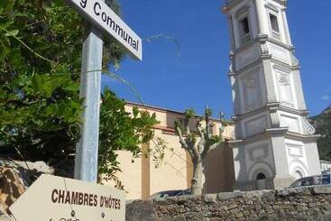 تختخواب و صبحانه A L Ombre Du Clocher