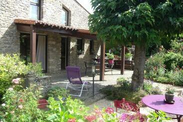 ベッドアンドブレックファースト L  Esterlanges Suite Famille 2 Chambres 4 Personnes Proche Puydufou