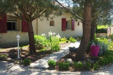 تختخواب و صبحانه Le Clos De Saint Amour