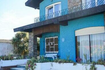 Отель Costanova Surfhouse