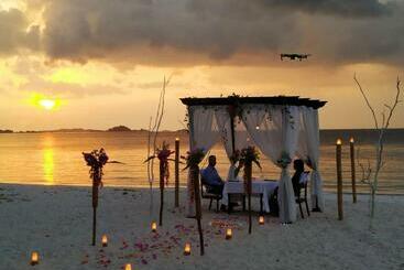 Отель Beach Rock Resort, Fka Lor In Beach Resort Belitung